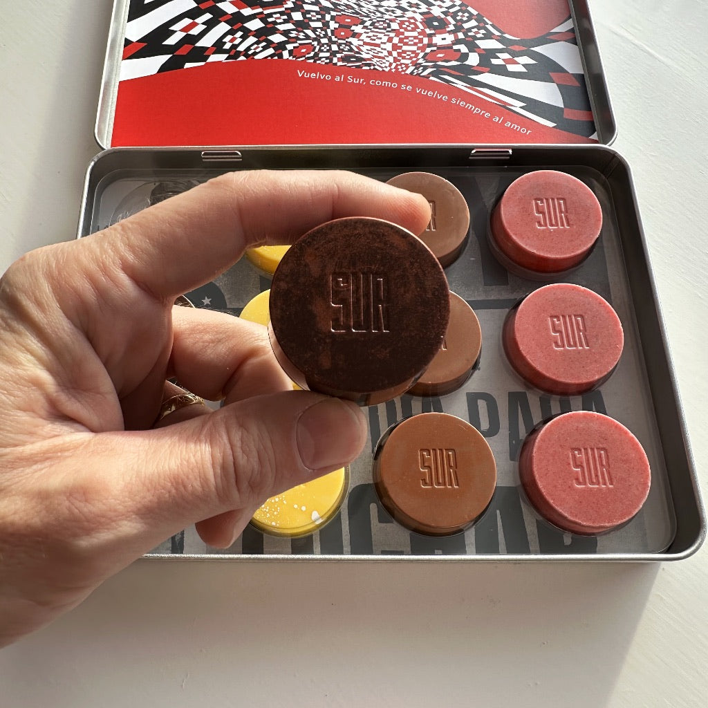 ALFAJORES MINI Monkey Puzzle / 63% Dark Chocolate & Monkey Puzzle tree nut