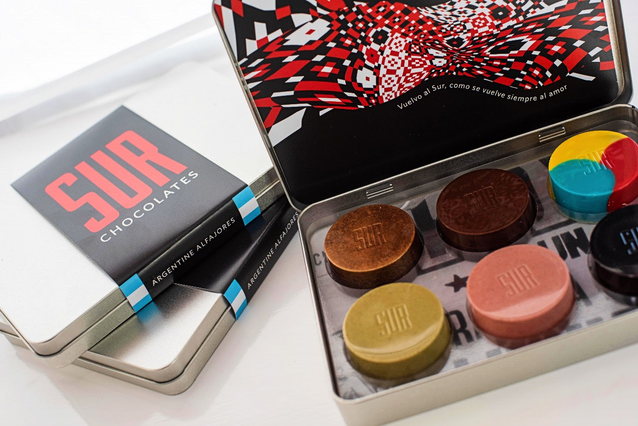 Cambalache box of 6 alfajores outside