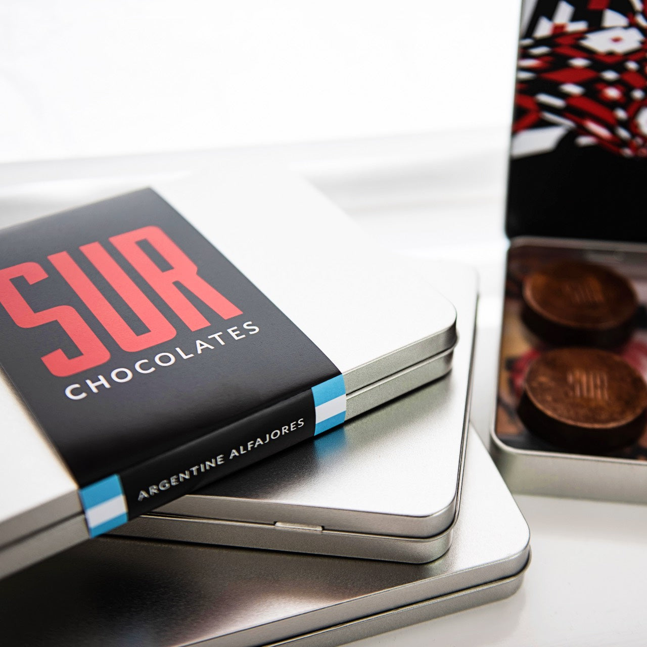 Bix of 6 dark alfajores - Tango Negro - Outside