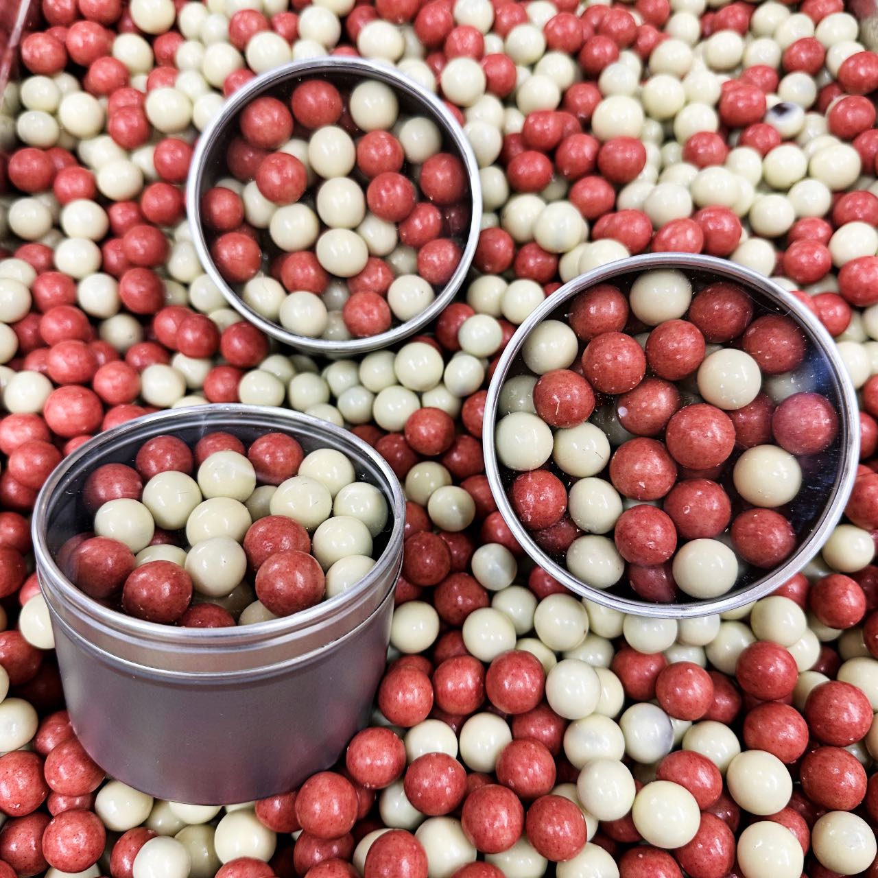 Strawberry & Cream Crispy Dragées